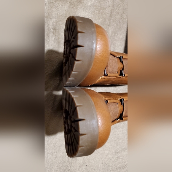 NIB Never Worn Size 8.5 Yellowbox Televiz Boots - Picture 4 of 9